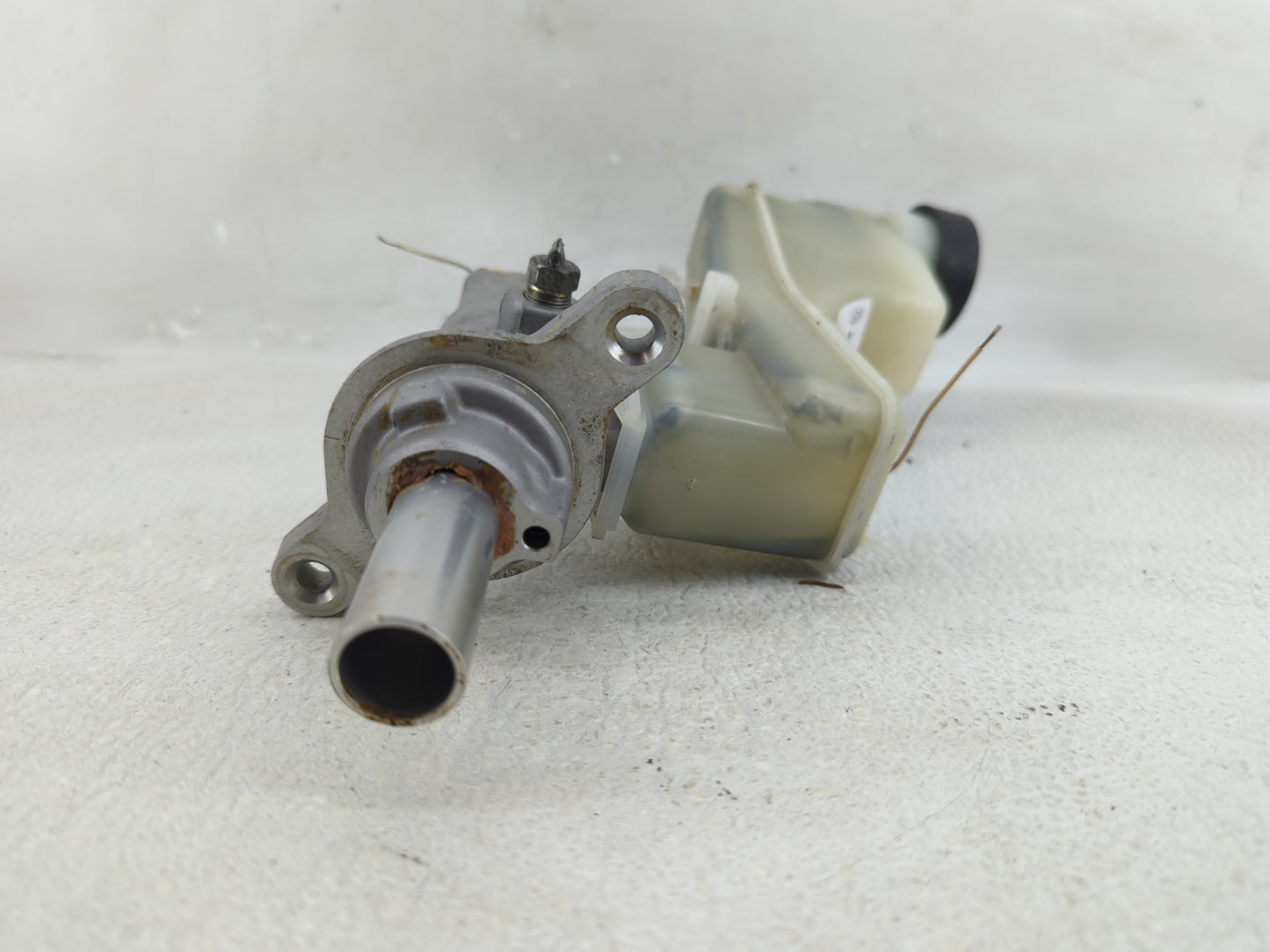 2009-2012 Toyota Venza Brake Master Cylinder - Oemusedautoparts1.com