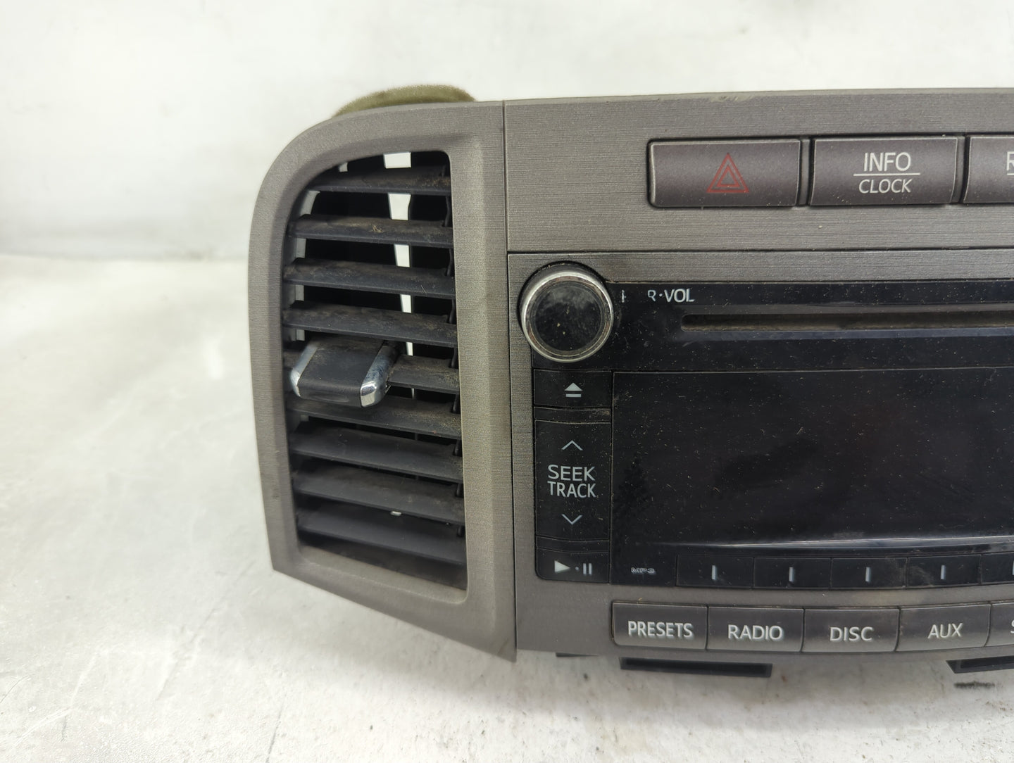 2009-2012 Toyota Venza Radio AM FM Cd Player Receiver Replacement P/N:86120-0T090 Fits Fits 2009 2010 2011 2012 OEM Used Aut