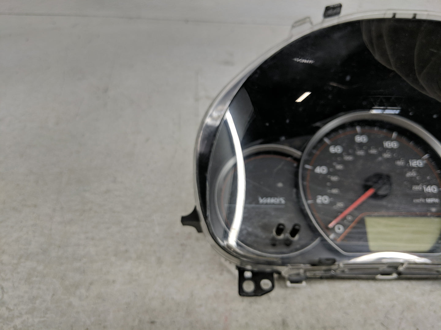 2011-2012 Toyota Yaris Instrument Cluster Speedometer Gauges P/N:157550-5023 83800-5CA60 Fits Fits 2011 2012 OEM Used Auto P