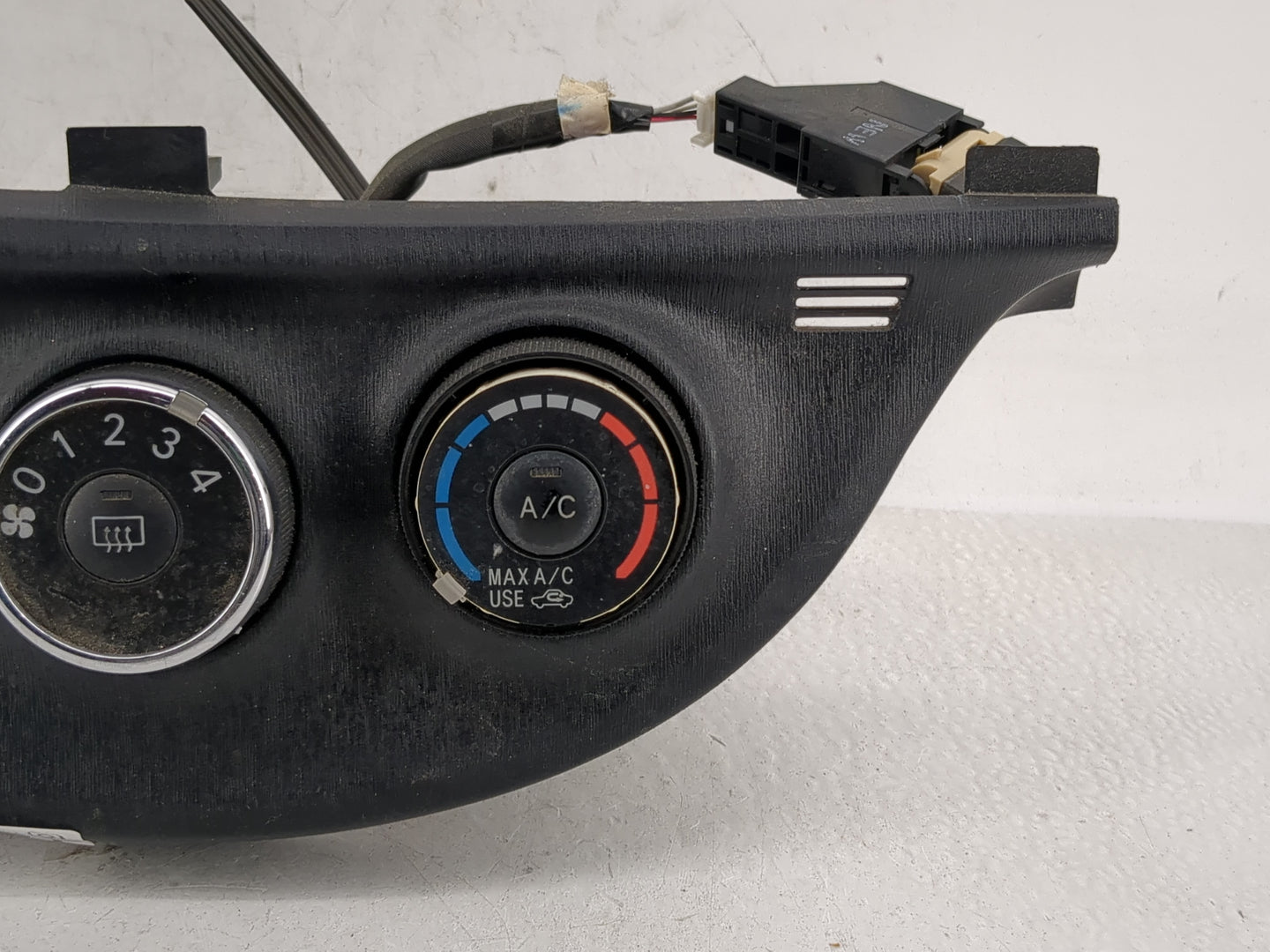 2012 Toyota Yaris Climate Control Module Temperature AC/Heater Replacement P/N:55406-52330 Fits OEM Used Auto Parts - Oemuse