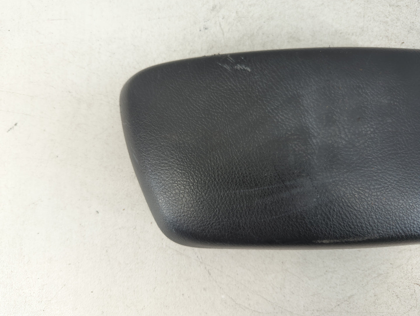 2006-2012 Toyota Yaris Center Console Armrest Cover Lid Fits Fits 2006 2007 2008 2009 2010 2011 2012 OEM Used Auto Parts - O
