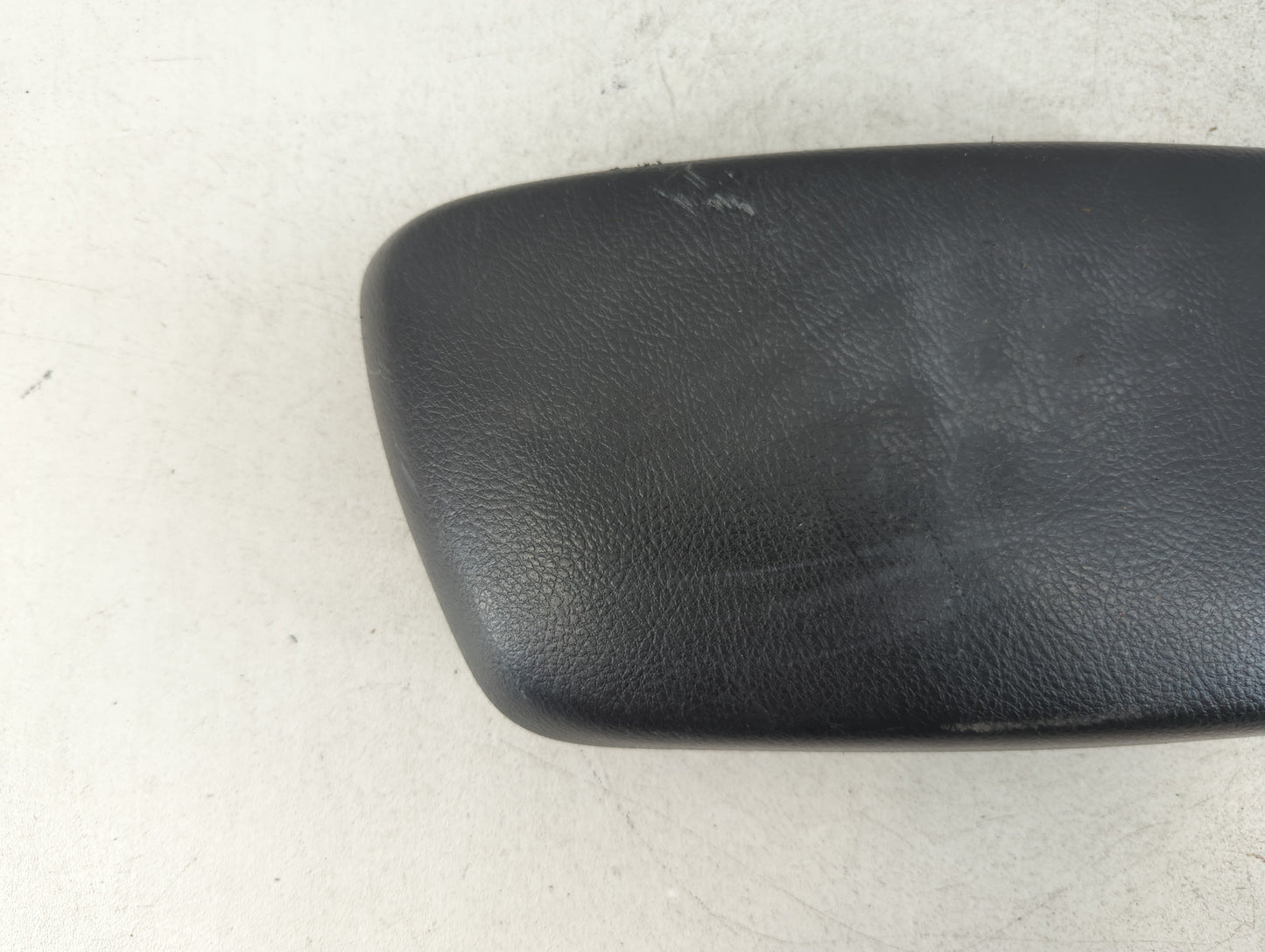 2006-2012 Toyota Yaris Center Console Armrest Cover Lid Fits Fits 2006 2007 2008 2009 2010 2011 2012 OEM Used Auto Parts - O