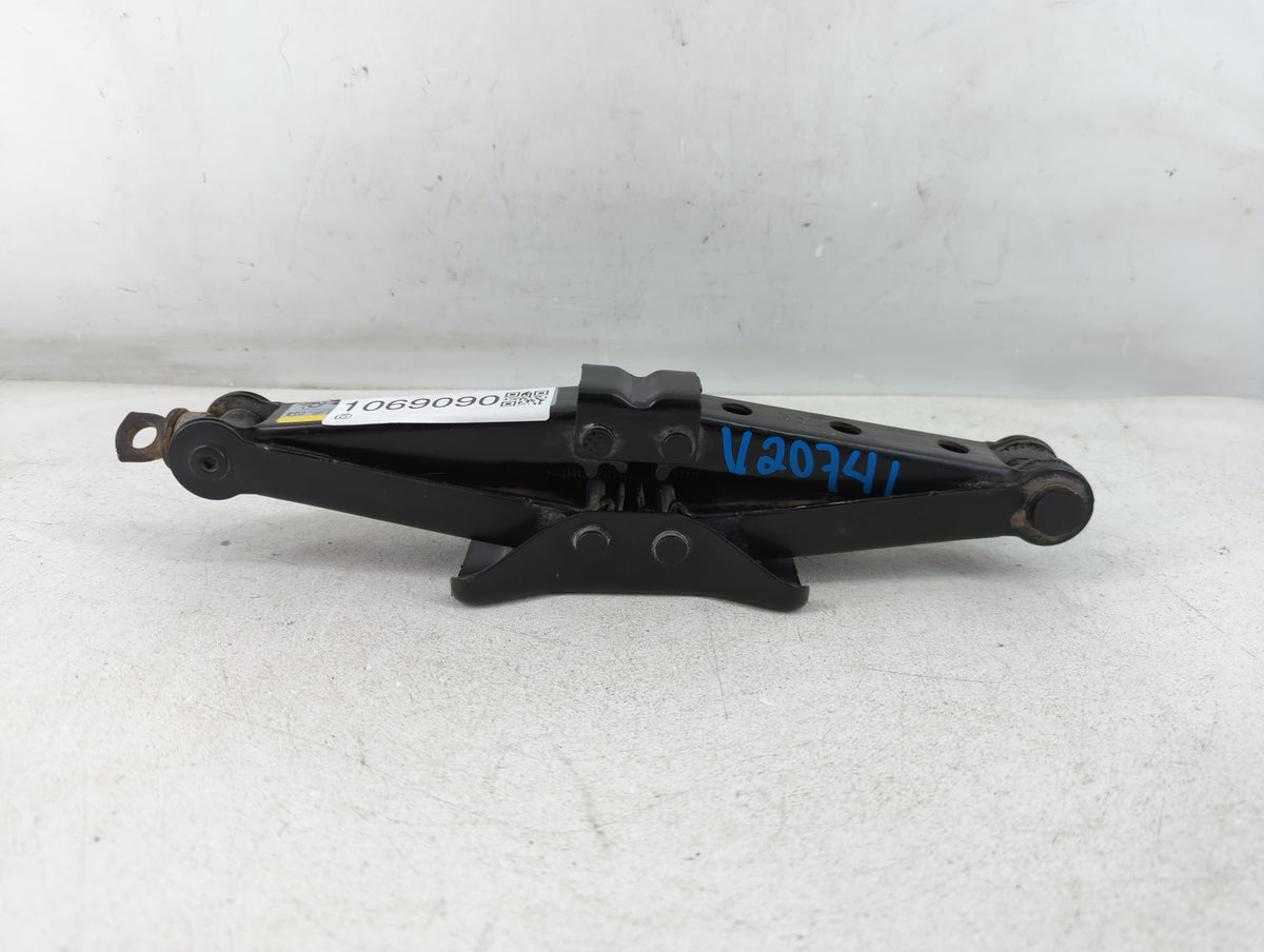2012 Volkswagen Beetle Spare Scissor Car Jack - Oemusedautoparts1.com