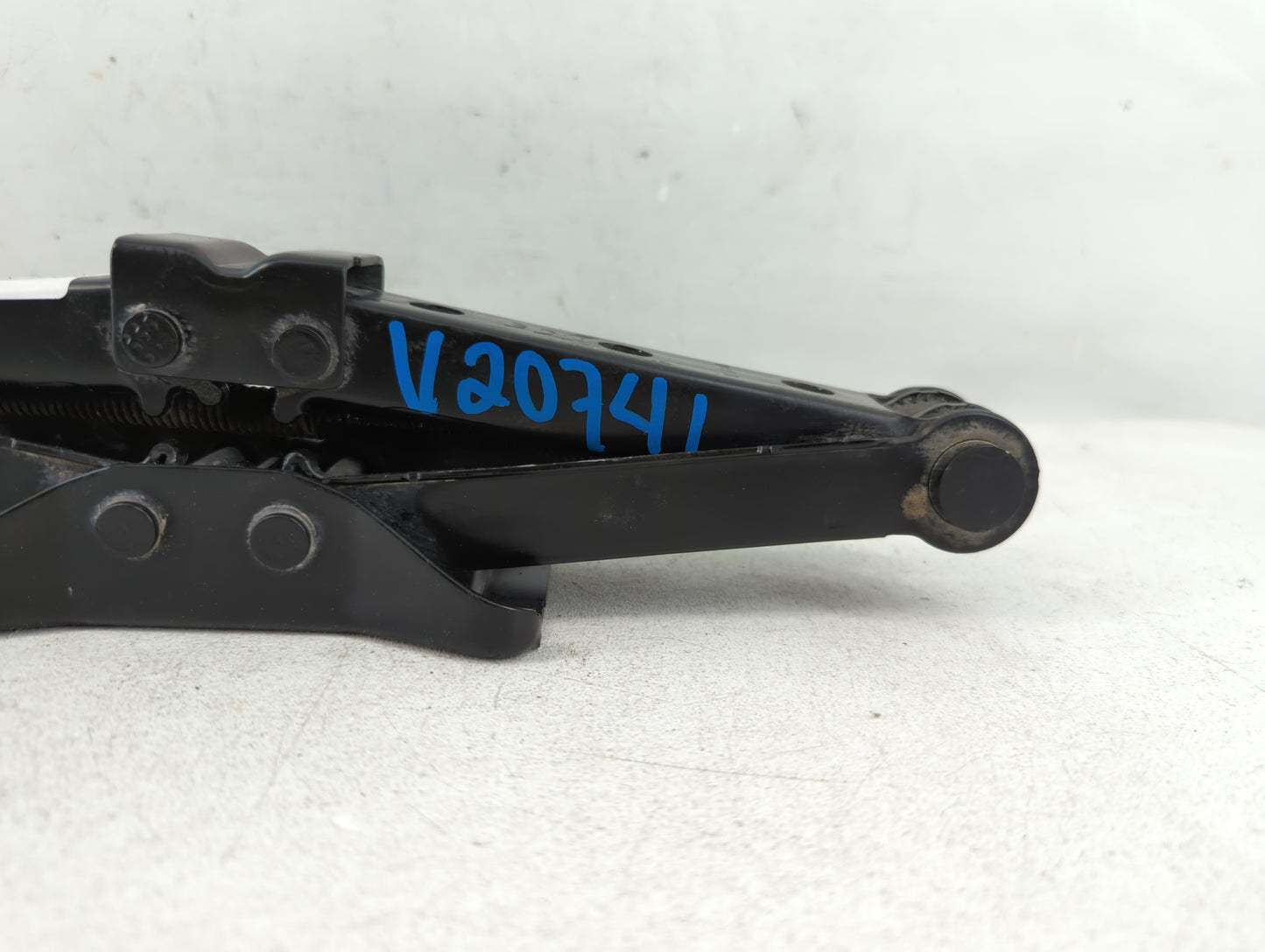 2012 Volkswagen Beetle Spare Scissor Car Jack - Oemusedautoparts1.com