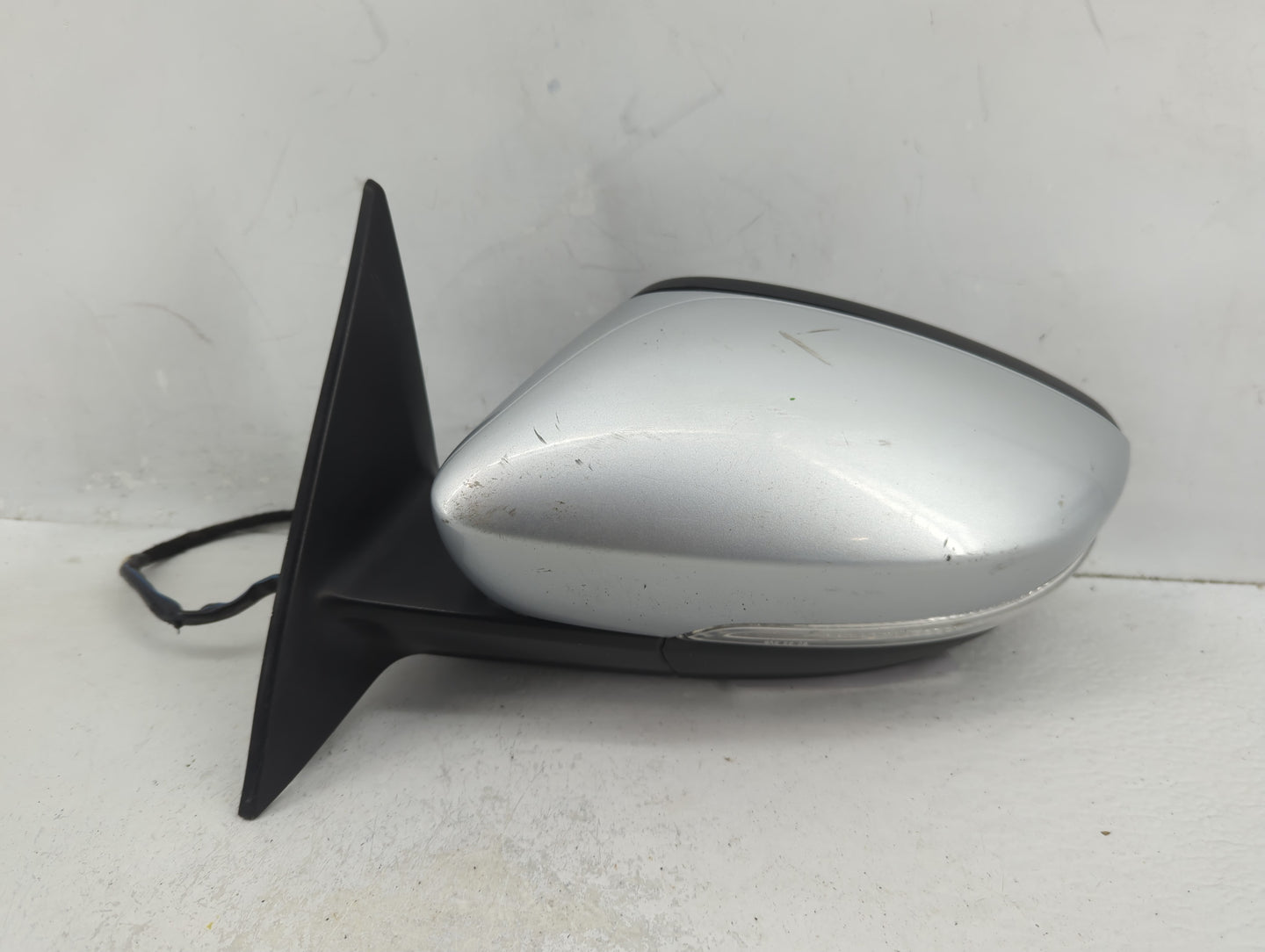 2012-2019 Volkswagen Beetle Driver Side View Mirror - Left Door Mirror OEM Used - Oemusedautoparts1.com