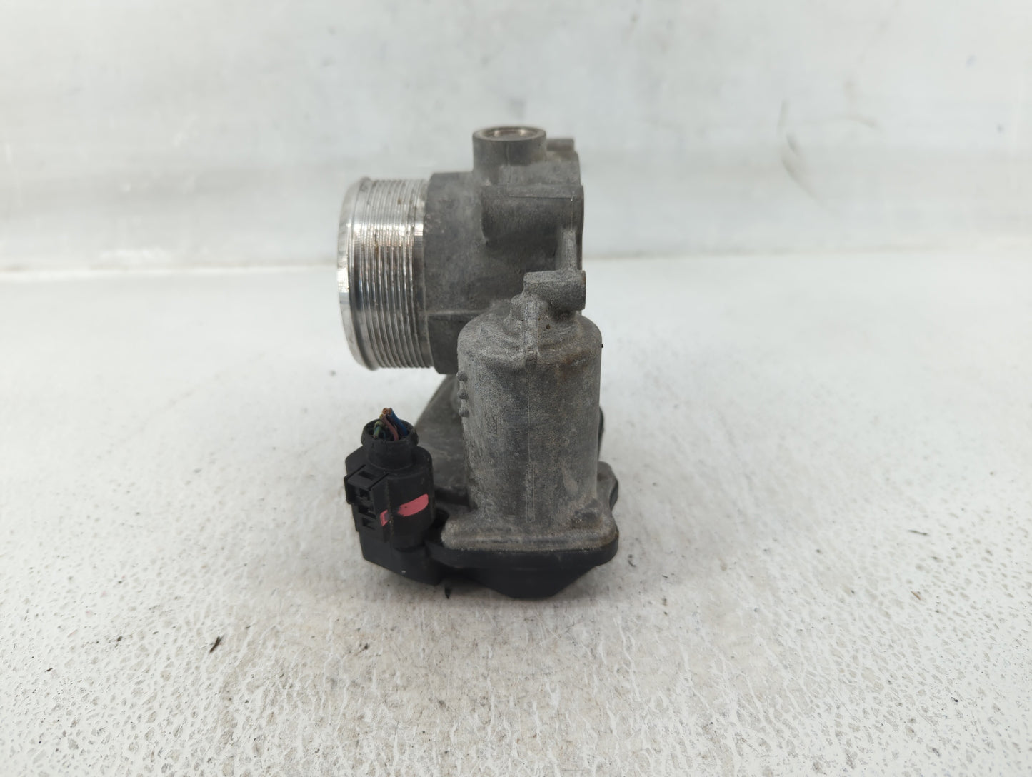 2012-2014 Volkswagen Beetle Throttle Body P/N:06F 133 062 Q Fits OEM Used Auto Parts - Oemusedautoparts1.com