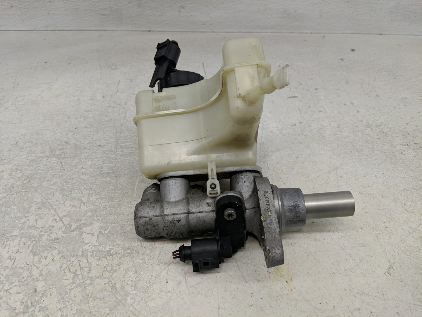2009-2017 Volkswagen Cc Brake Master Cylinder - Oemusedautoparts1.com
