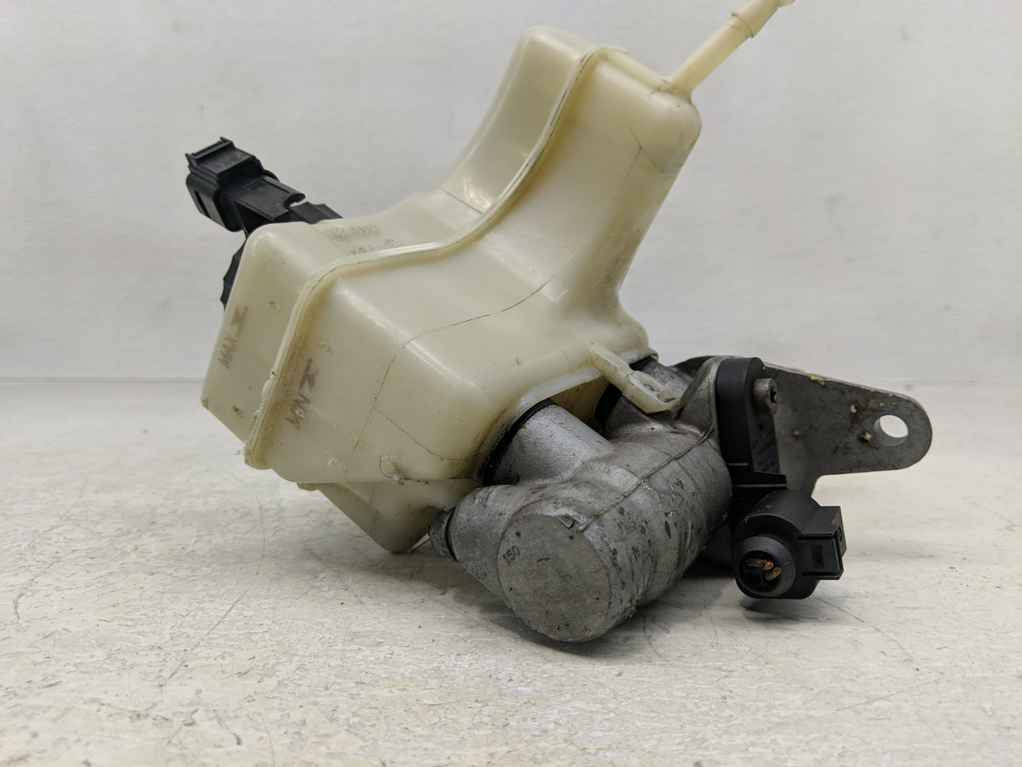 2009-2017 Volkswagen Cc Brake Master Cylinder - Oemusedautoparts1.com