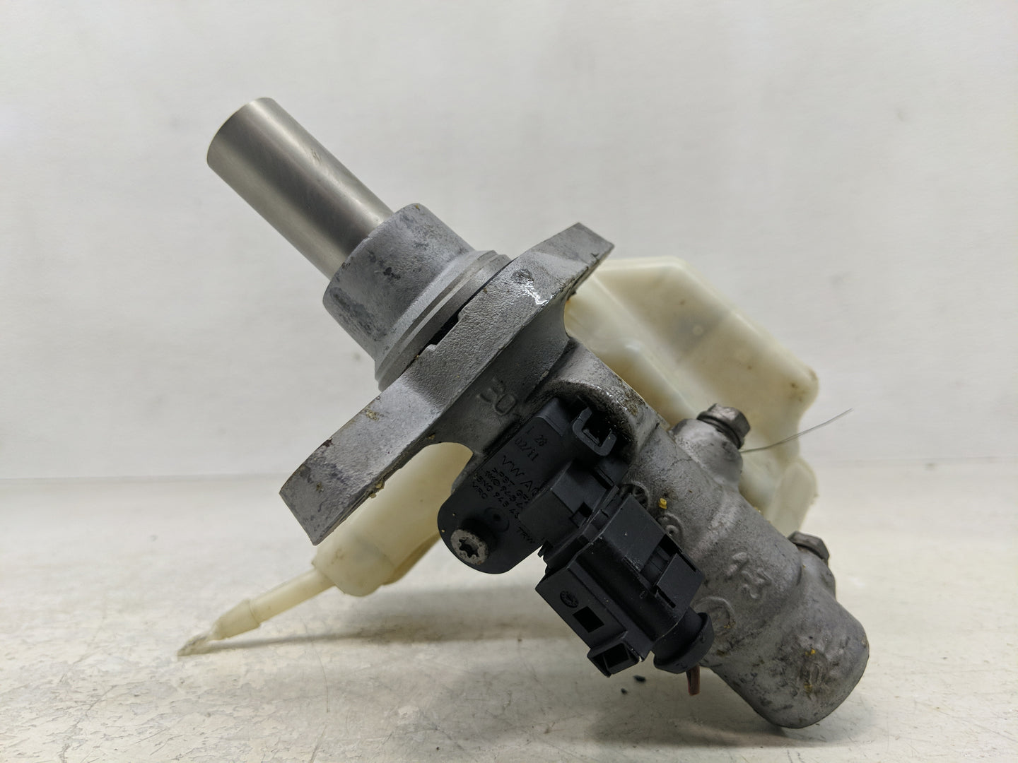 2009-2017 Volkswagen Cc Brake Master Cylinder - Oemusedautoparts1.com