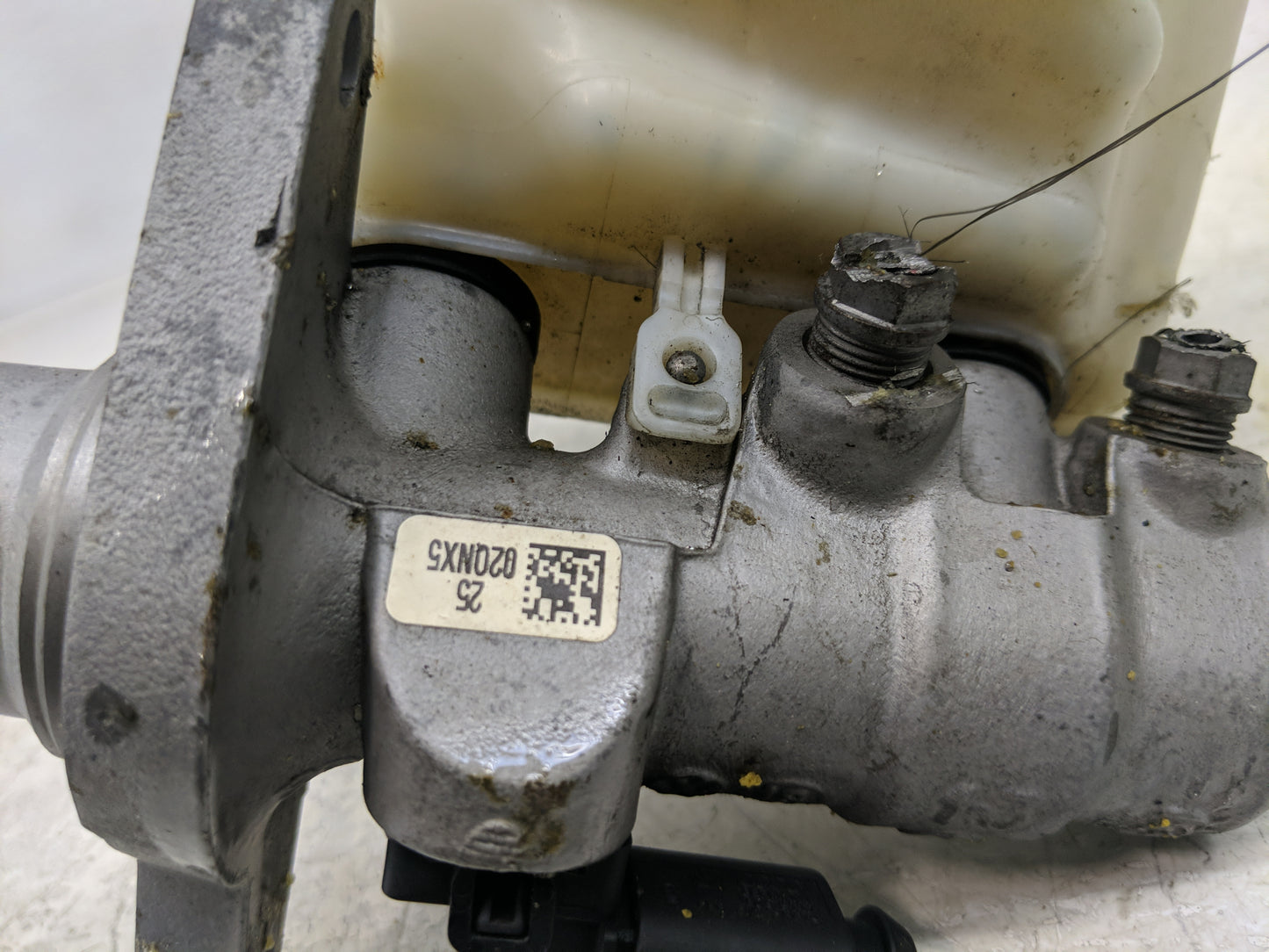 2009-2017 Volkswagen Cc Brake Master Cylinder - Oemusedautoparts1.com