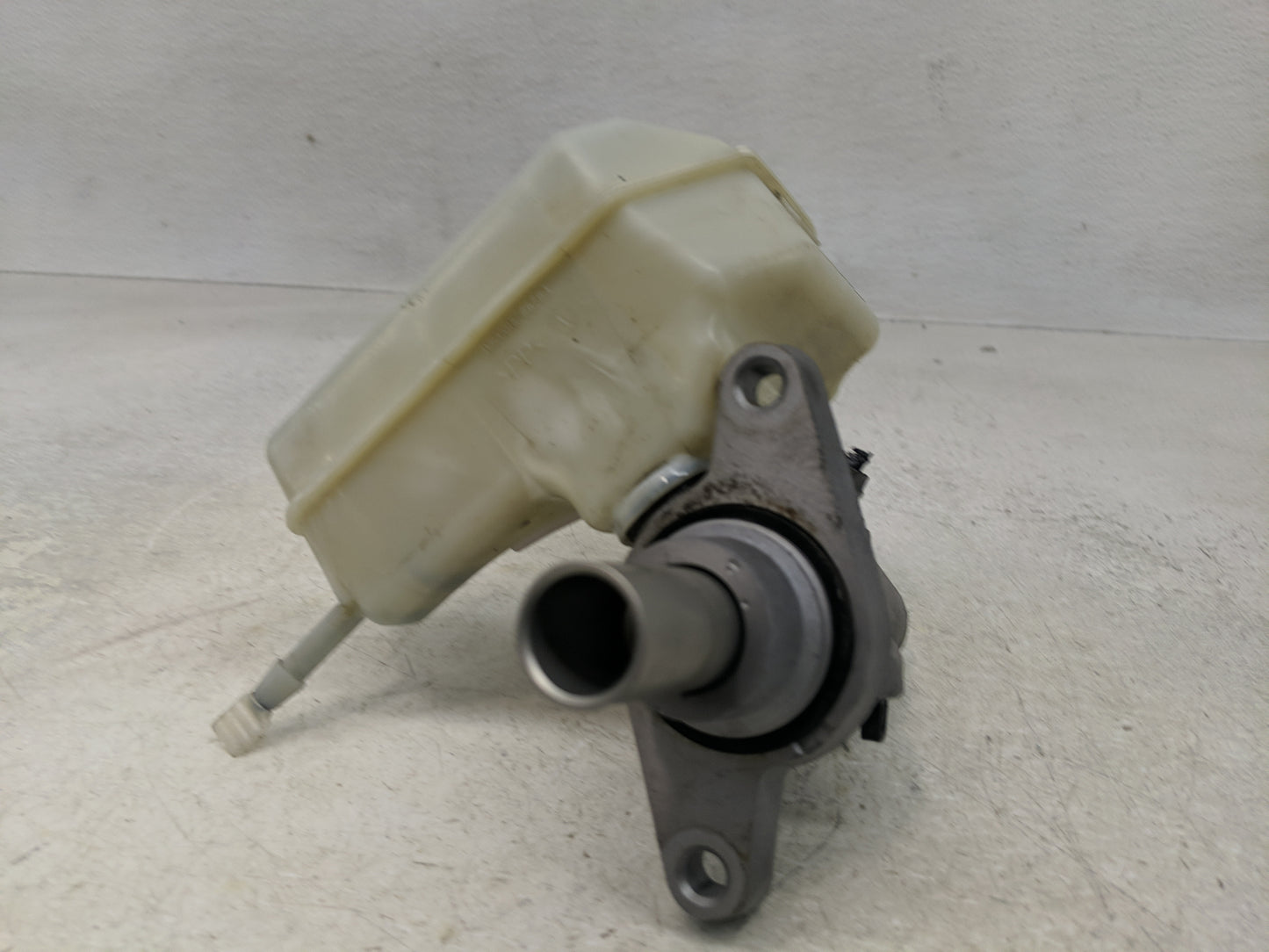 2009-2017 Volkswagen Cc Brake Master Cylinder - Oemusedautoparts1.com