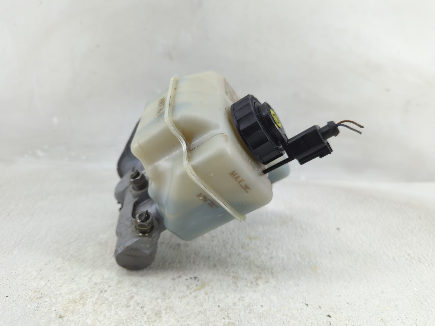 2009-2017 Volkswagen Cc Brake Master Cylinder - Oemusedautoparts1.com