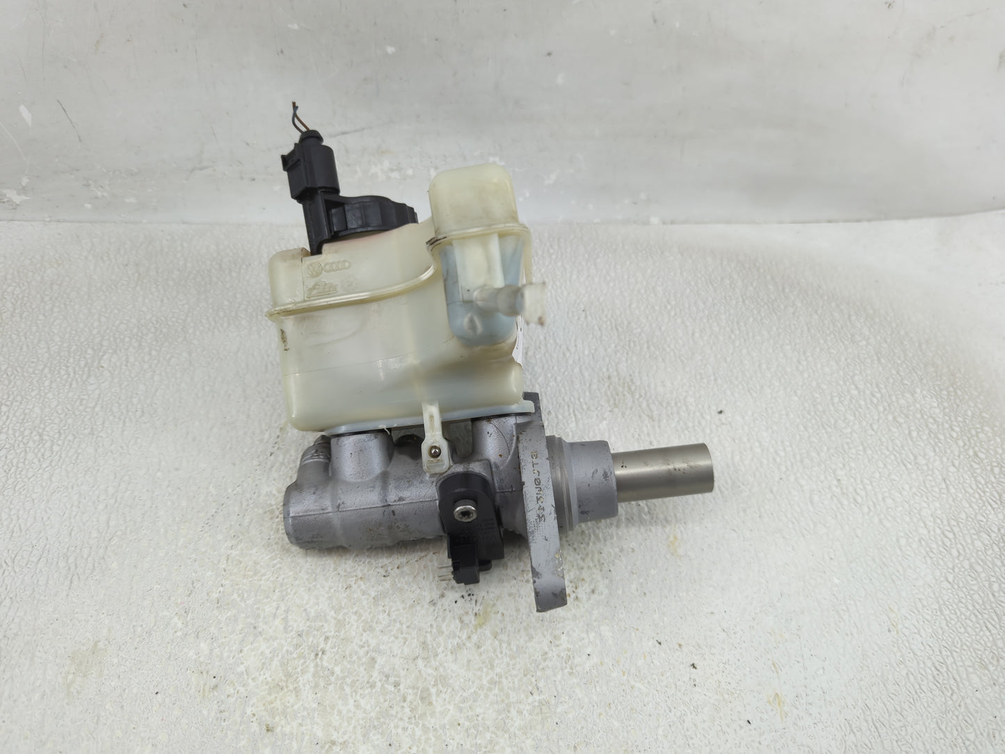 2009-2017 Volkswagen Cc Brake Master Cylinder - Oemusedautoparts1.com