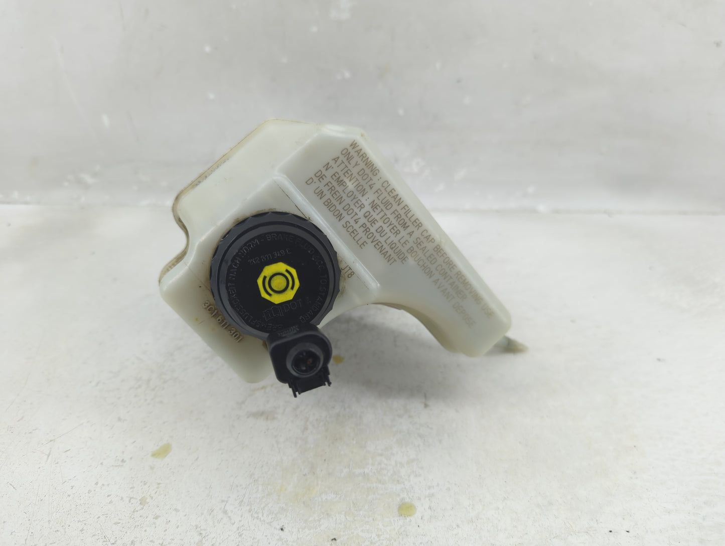 2009-2017 Volkswagen Cc Brake Master Cylinder - Oemusedautoparts1.com