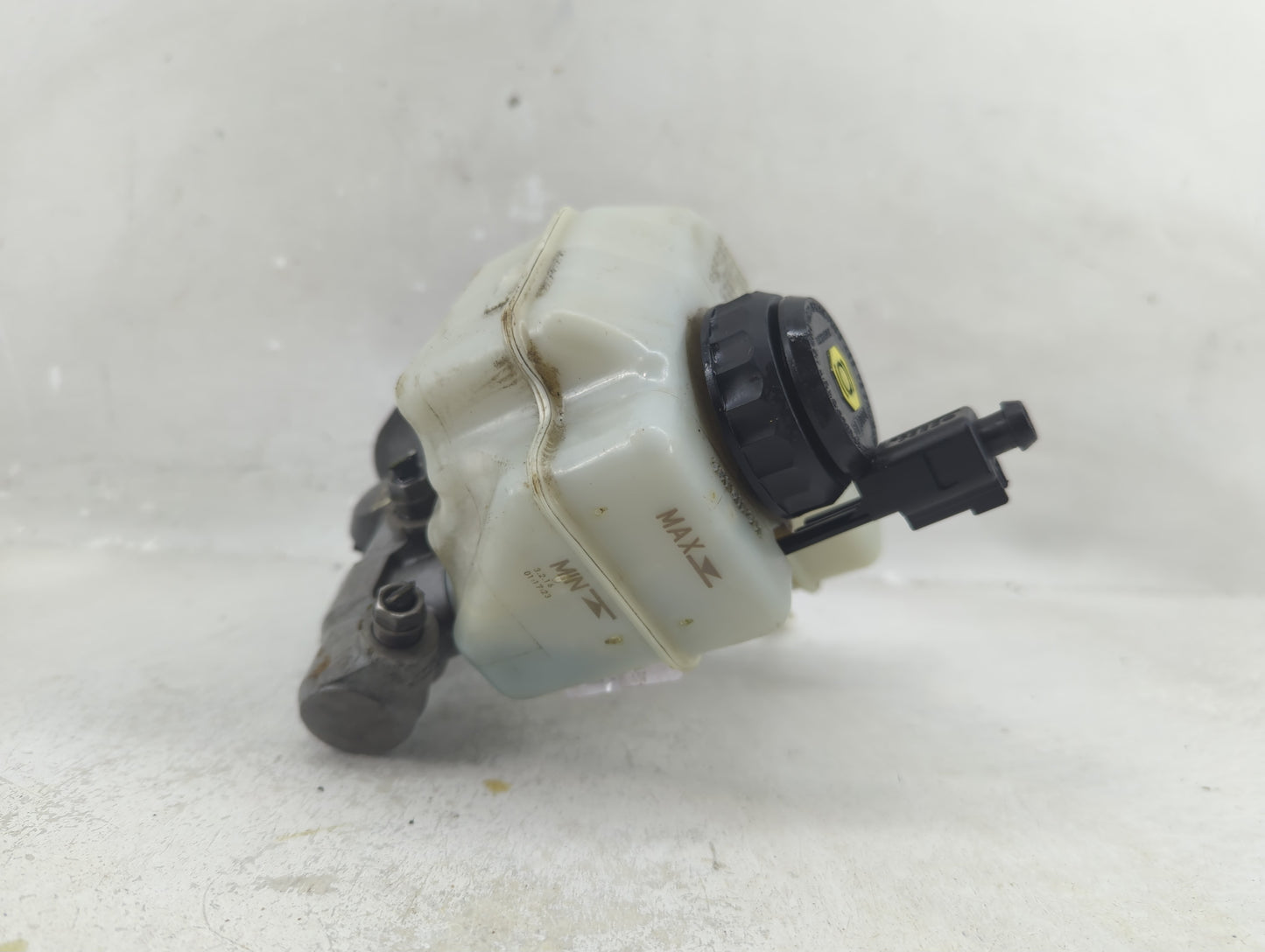 2009-2017 Volkswagen Cc Brake Master Cylinder - Oemusedautoparts1.com