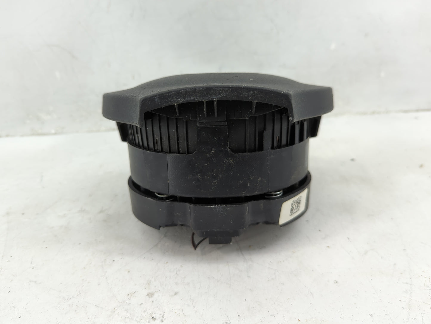 2012-2017 Volkswagen Cc Air Bag Driver Left Steering Wheel Mounted P/N:3C8880201L Fits Fits 2012 2013 2014 2015 2016 2017 OE