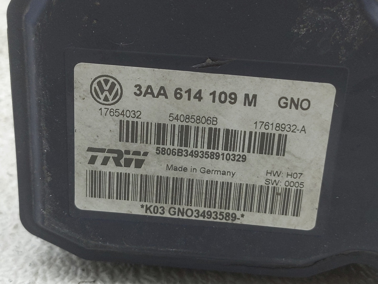 2011-2012 Volkswagen Cc ABS Pump Control Module Replacement P/N:3AA 614 109 M Fits Fits 2011 2012 OEM Used Auto Parts - Oemu