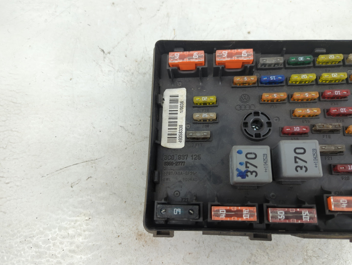 2009-2012 Volkswagen Cc Fusebox Fuse Box Panel Relay Module P/N:1K0 937 132 G 1K0 937 132 F Fits Fits 2009 2010 2011 2012 OE