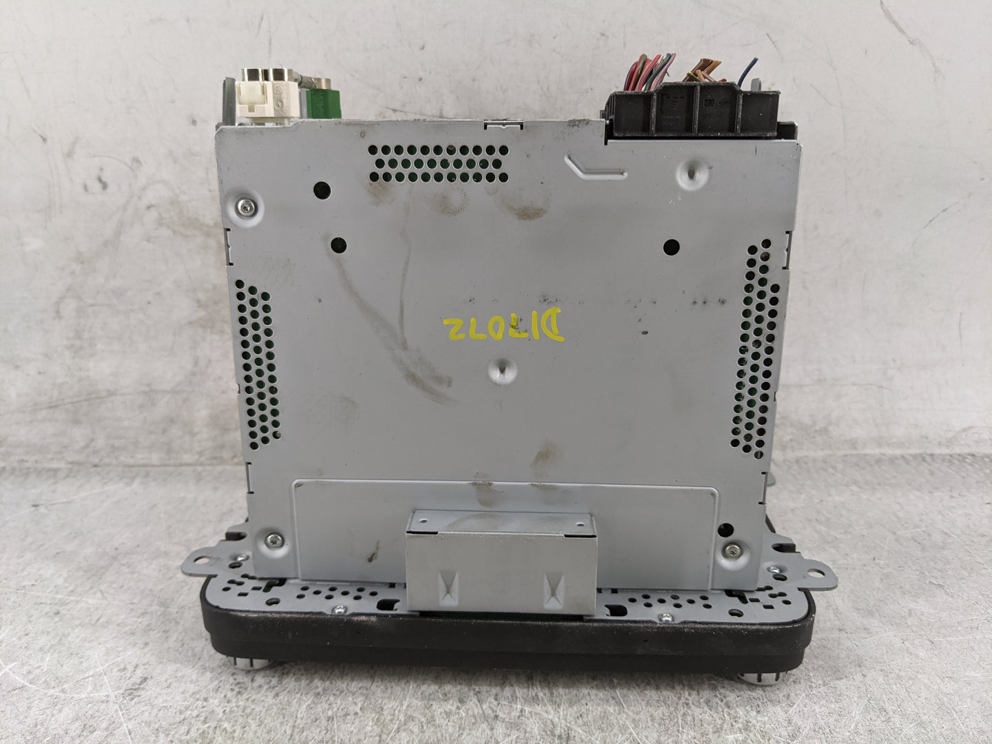 2012-2015 Volkswagen Cc Radio AM FM Cd Player Receiver Replacement P/N:1K0035180AD 28301870 Fits OEM Used Auto Parts - Oemus