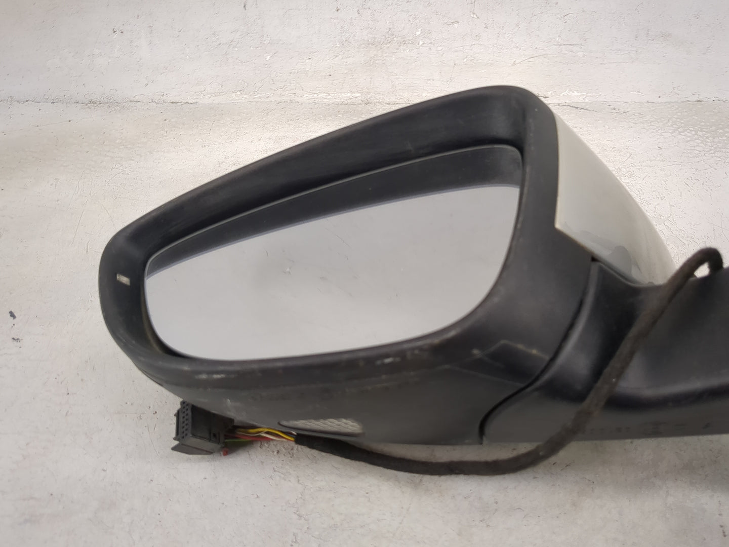 2009-2012 Volkswagen Cc Driver Side View Mirror - Left Door Mirror OEM Used - Oemusedautoparts1.com