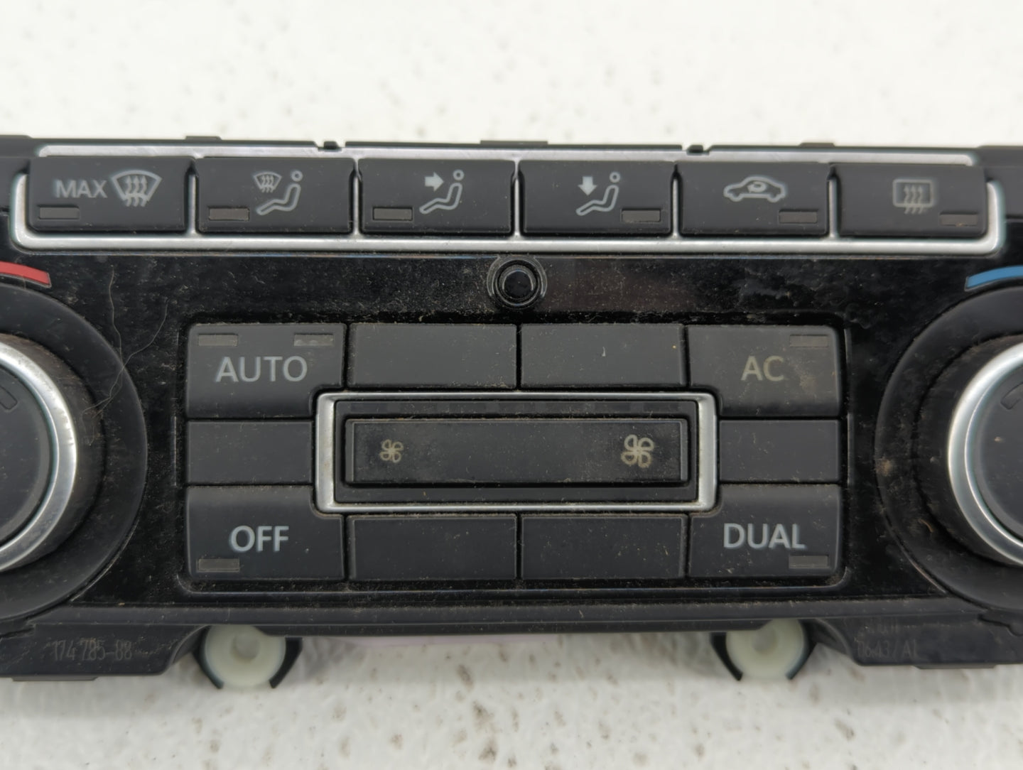 2011-2012 Volkswagen Cc Climate Control Module Temperature AC/Heater Replacement P/N:5K0 907 044 EK 5K0 907 044 DN Fits OEM 