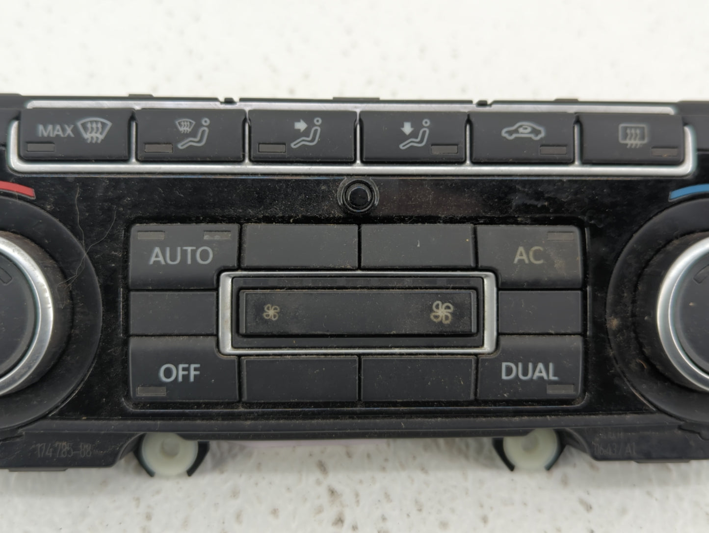 2011-2012 Volkswagen Cc Climate Control Module Temperature AC/Heater Replacement P/N:5K0 907 044 EK 5K0 907 044 DN Fits OEM 