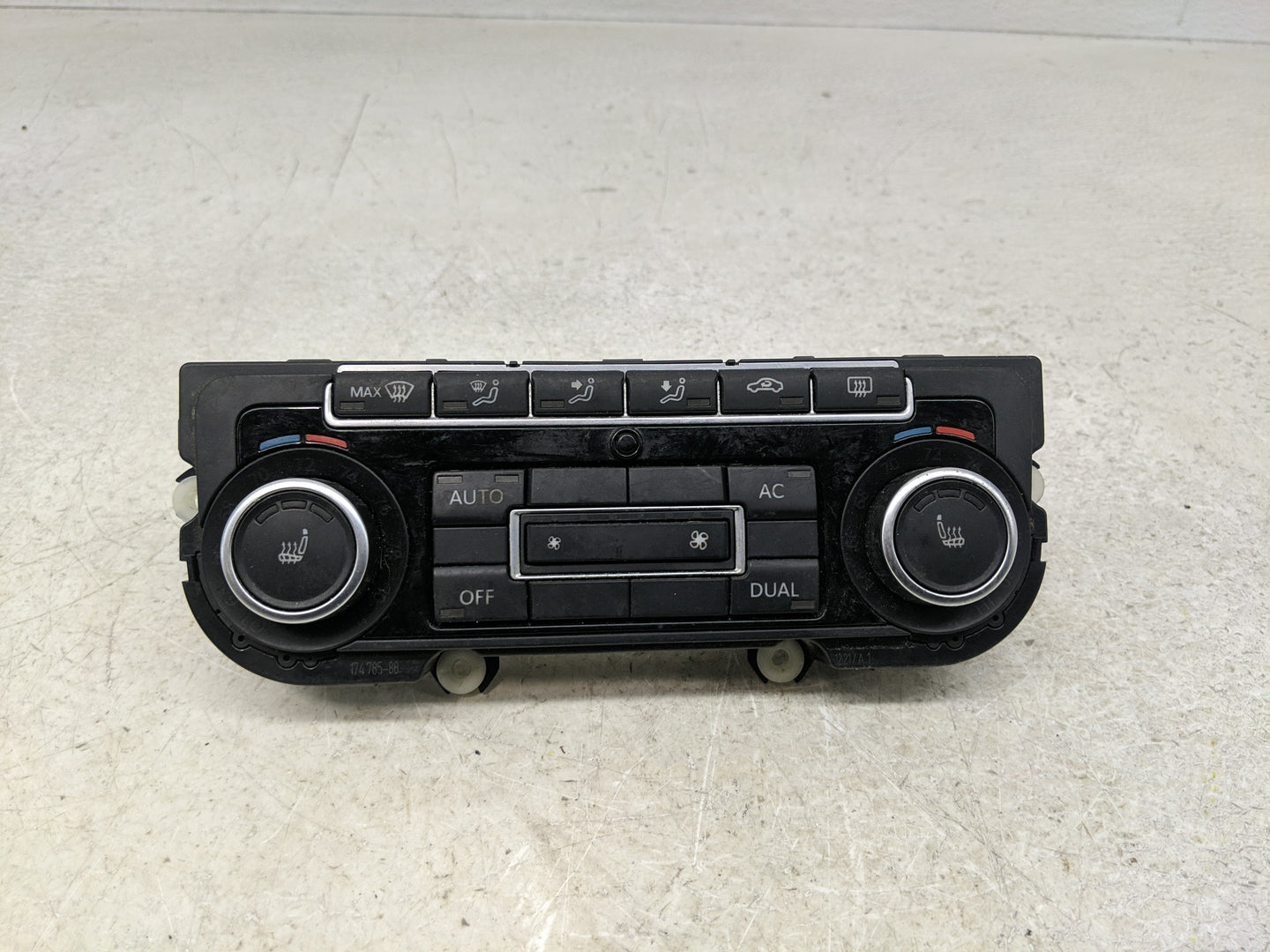 2012-2014 Volkswagen Eos Climate Control Module Temperature AC/Heater Replacement P/N:5K0 907 044 Fits Fits 2012 2013 2014 O