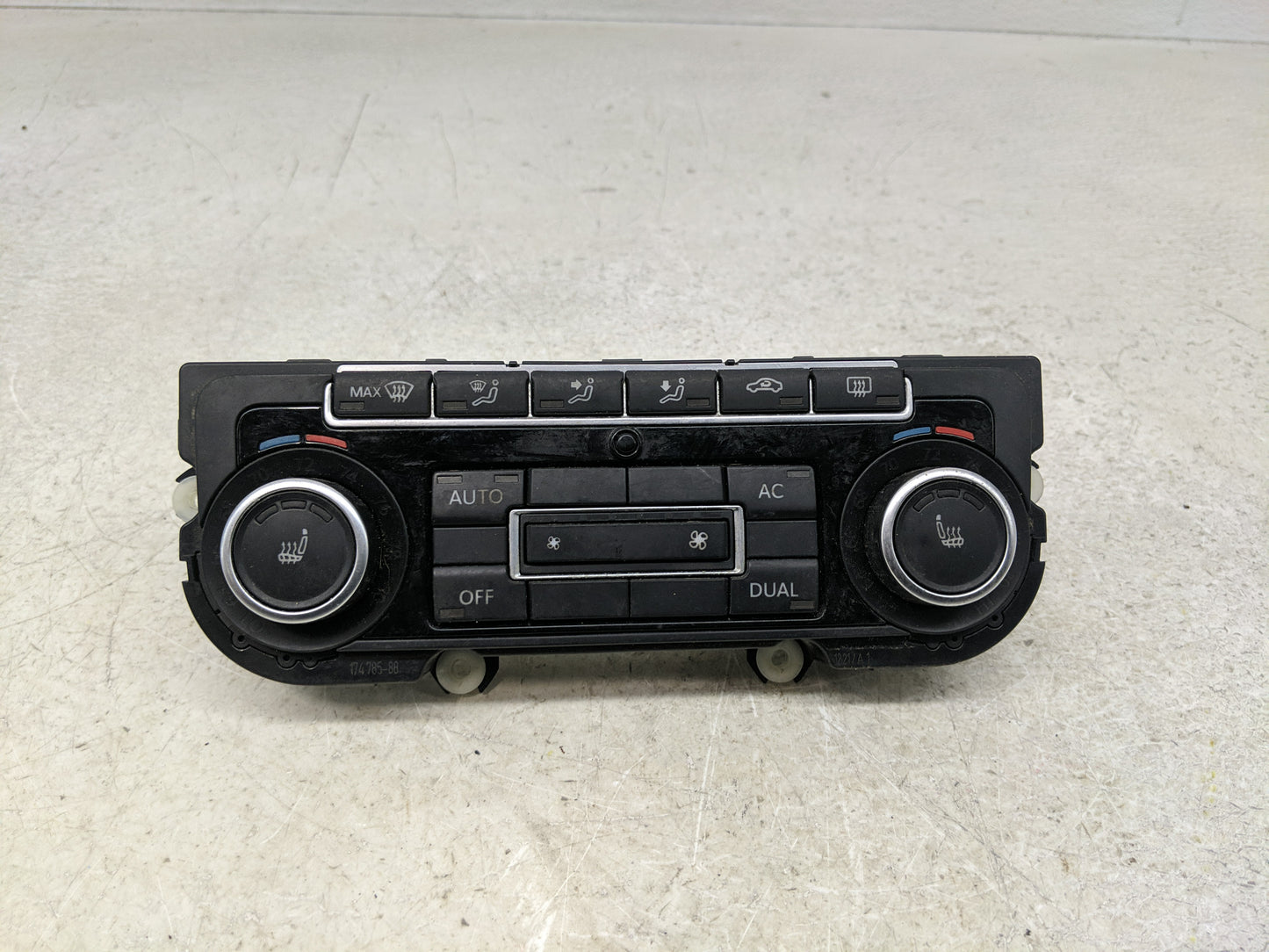 2012-2014 Volkswagen Eos Climate Control Module Temperature AC/Heater Replacement P/N:5K0 907 044 Fits Fits 2012 2013 2014 O