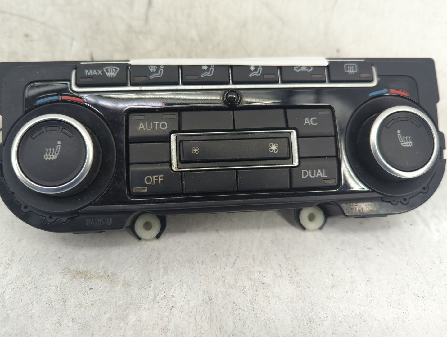 2012-2014 Volkswagen Eos Climate Control Module Temperature AC/Heater Replacement P/N:5K0907044FE 5HB009748-61 Fits OEM Used