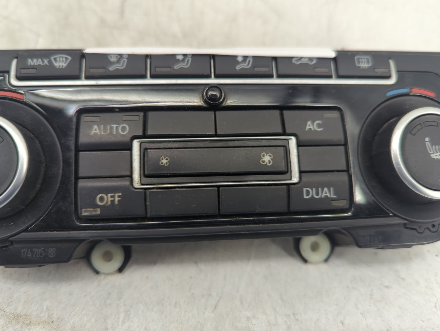 2012-2014 Volkswagen Eos Climate Control Module Temperature AC/Heater Replacement P/N:5K0907044FE 5HB009748-61 Fits OEM Used