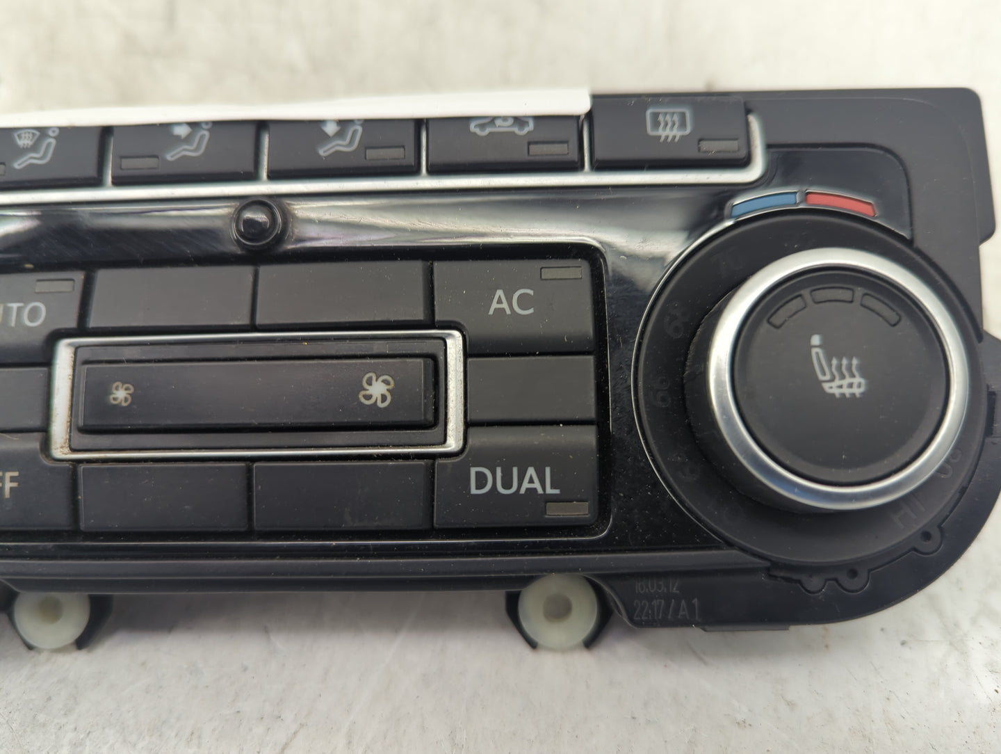 2012-2014 Volkswagen Eos Climate Control Module Temperature AC/Heater Replacement P/N:5K0907044FE 5HB009748-61 Fits OEM Used