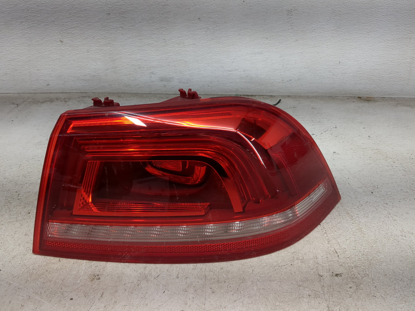 2012-2016 Volkswagen Eos Tail Light Assembly Passenger Right OEM P/N:1Q0945095G 1Q0945096G Fits Fits 2012 2013 2014 2015 201