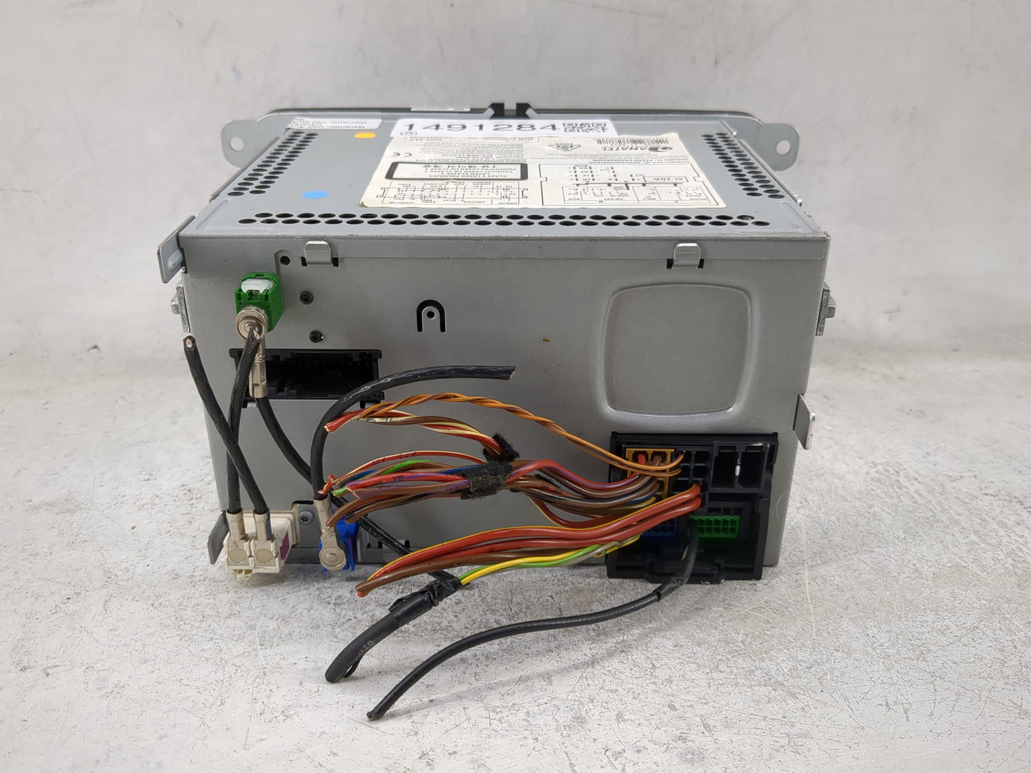 2012-2013 Volkswagen Eos Radio AM FM Cd Player Receiver Replacement P/N:1K0035180AF 1K0035274B Fits OEM Used Auto Parts - Oe
