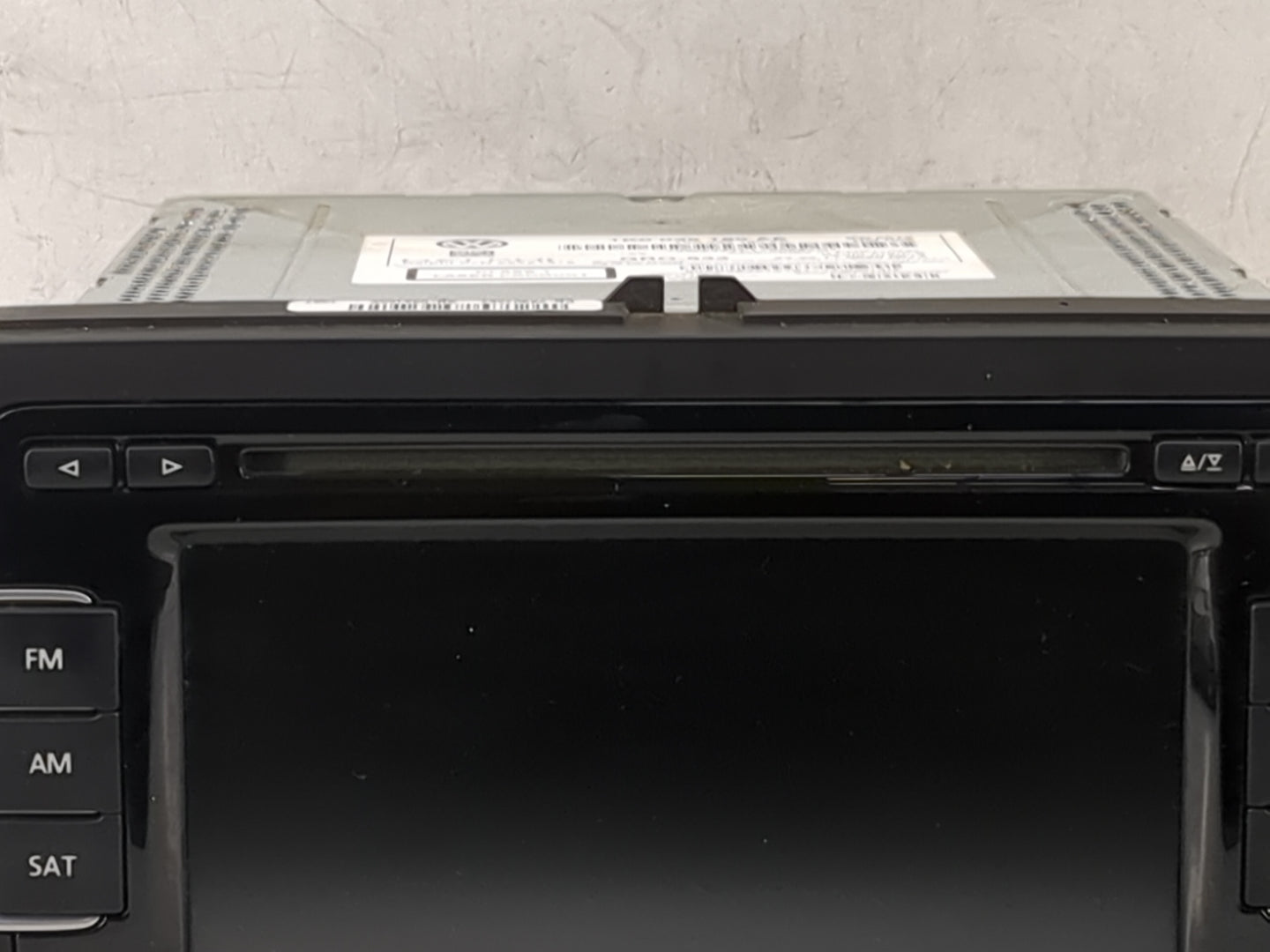 2012-2013 Volkswagen Eos Radio AM FM Cd Player Receiver Replacement P/N:1K0035180AE 28321516 Fits OEM Used Auto Parts - Oemu