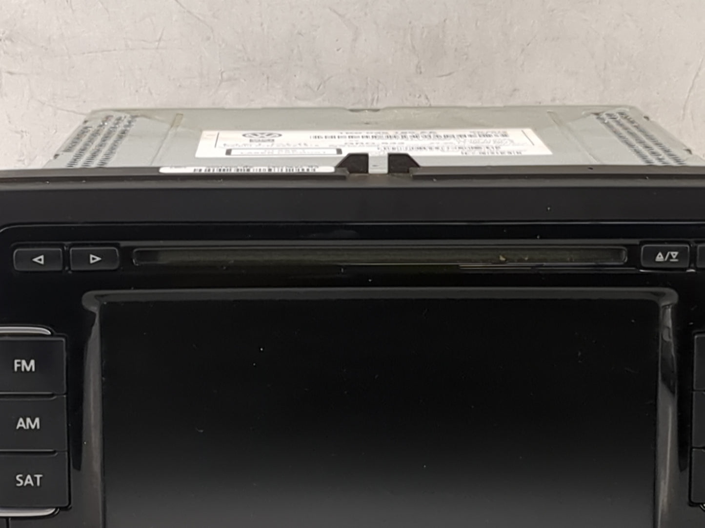 2012-2013 Volkswagen Eos Radio AM FM Cd Player Receiver Replacement P/N:1K0035180AE 28321516 Fits OEM Used Auto Parts - Oemu