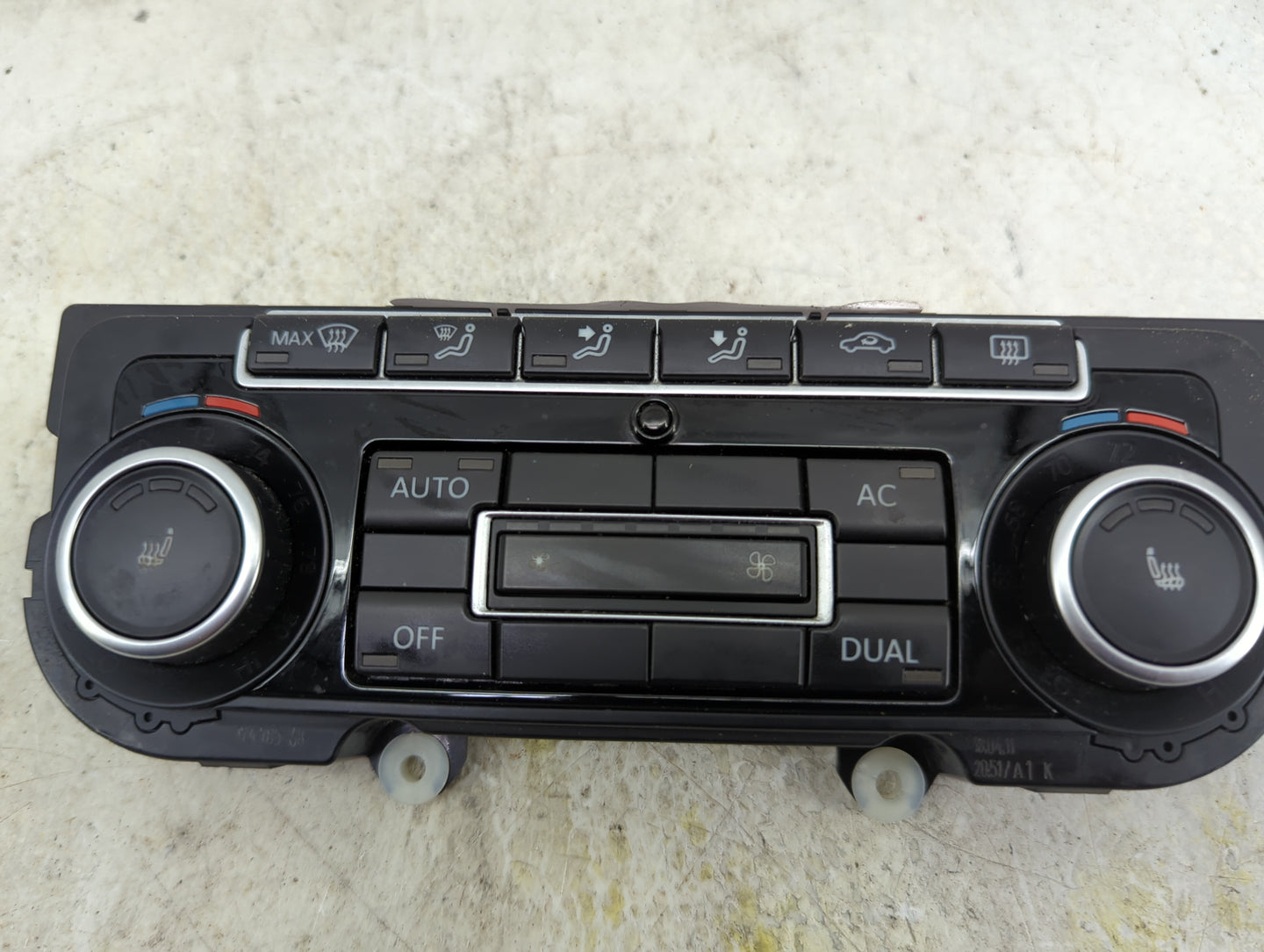 2009-2010 Volkswagen Eos Climate Control Module Temperature AC/Heater Replacement P/N:5K0907044FS 5HB009748-87 Fits OEM Used
