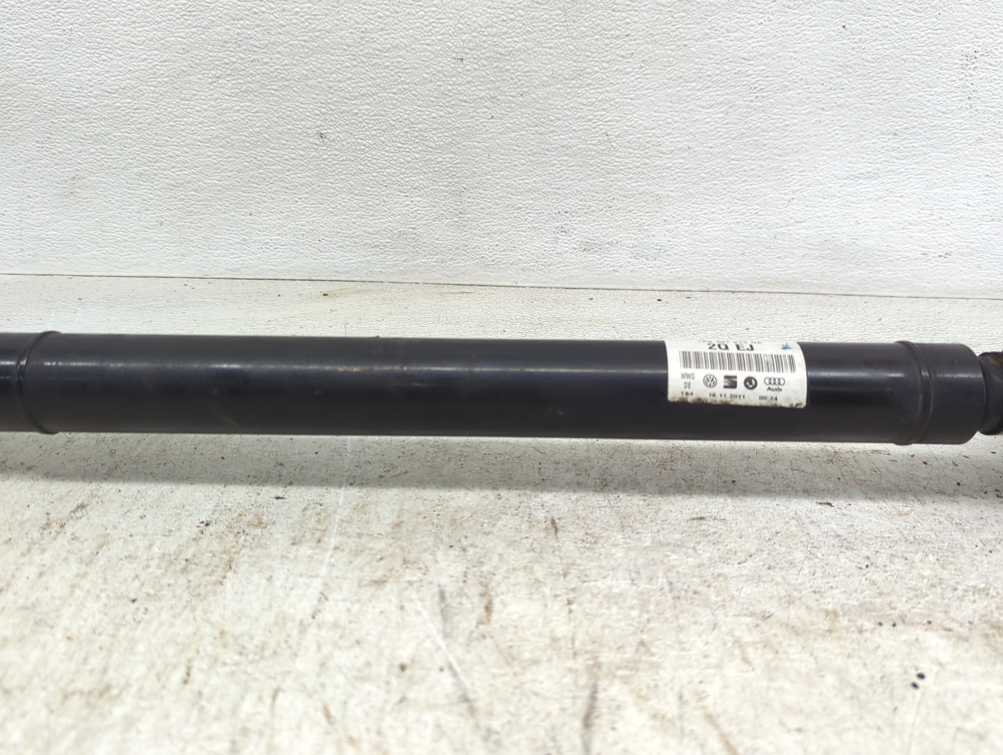 2010-2014 Volkswagen Golf Axle Shaft Front Passenger Cv C/v - Oemusedautoparts1.com