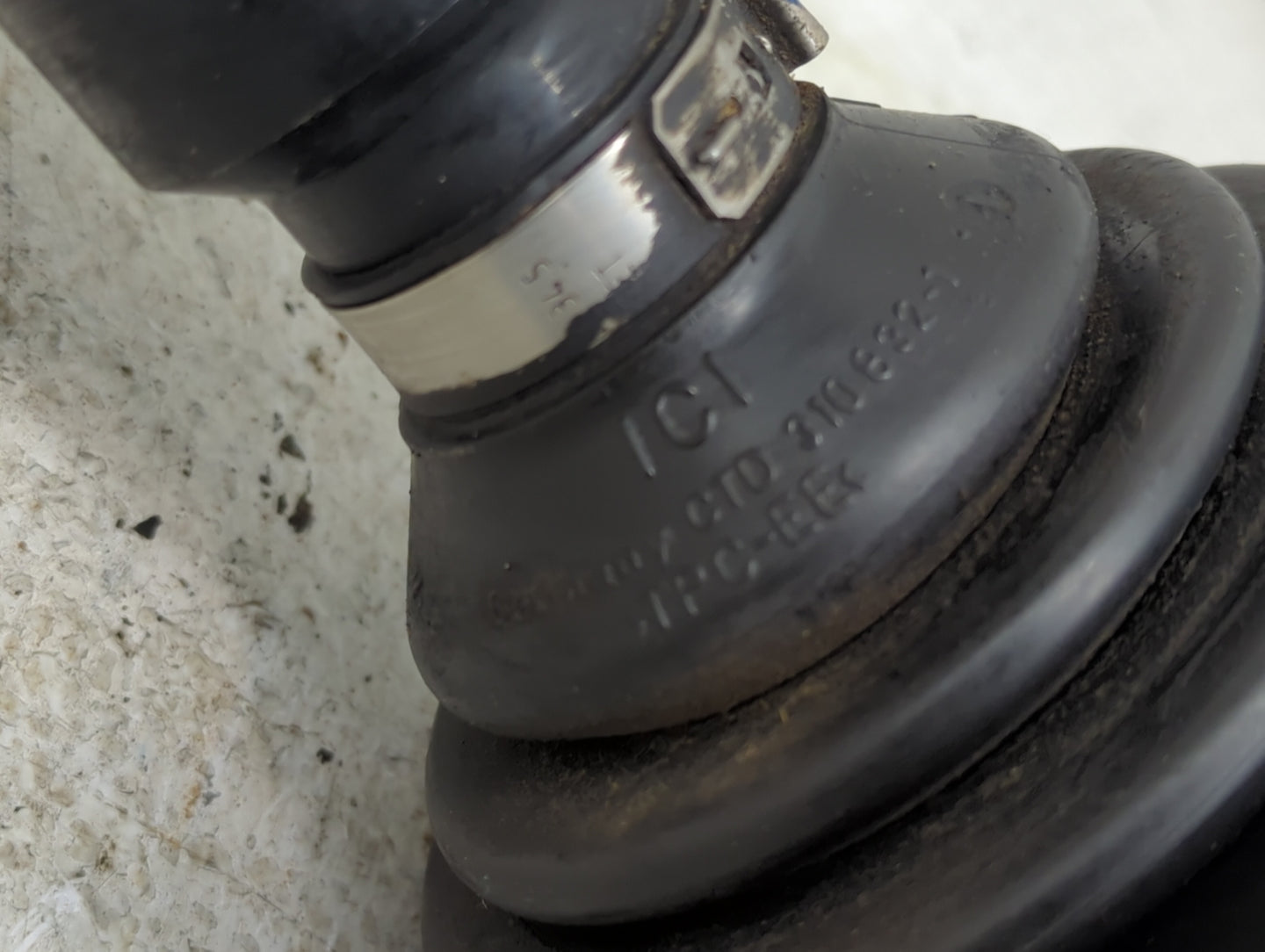 2010-2014 Volkswagen Golf Axle Shaft Front Passenger Cv C/v - Oemusedautoparts1.com