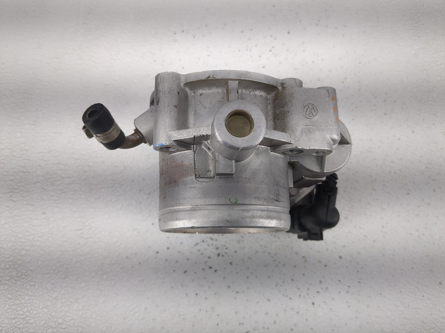 2006-2014 Volkswagen Jetta Throttle Body P/N:674007 Fits Fits 2006 2007 2008 2009 2010 2011 2012 2013 2014 OEM Used Auto Par