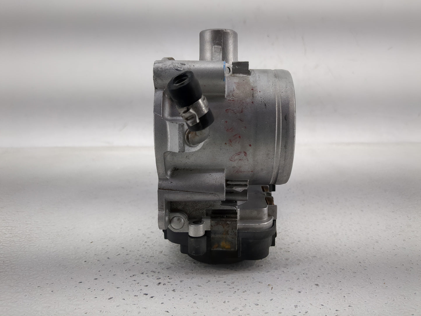 2006-2014 Volkswagen Jetta Throttle Body P/N:674007 Fits Fits 2006 2007 2008 2009 2010 2011 2012 2013 2014 OEM Used Auto Par