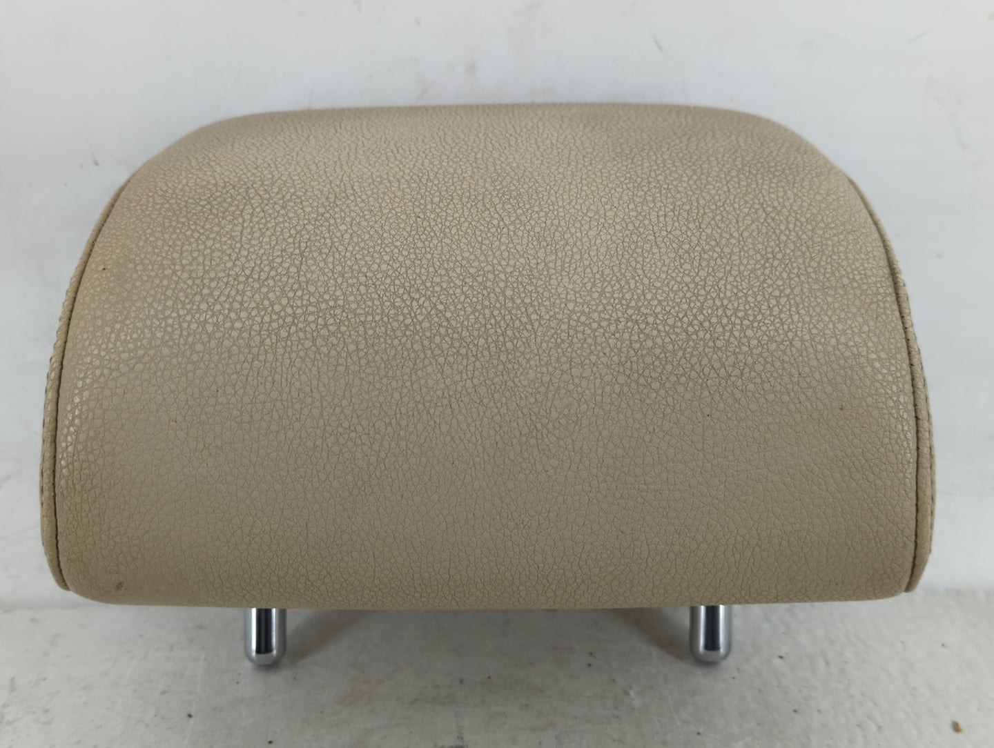 2011-2017 Volkswagen Jetta Headrest Head Rest Rear Center Seat Fits Fits 2011 2012 2013 2014 2015 2016 2017 OEM Used Auto Pa