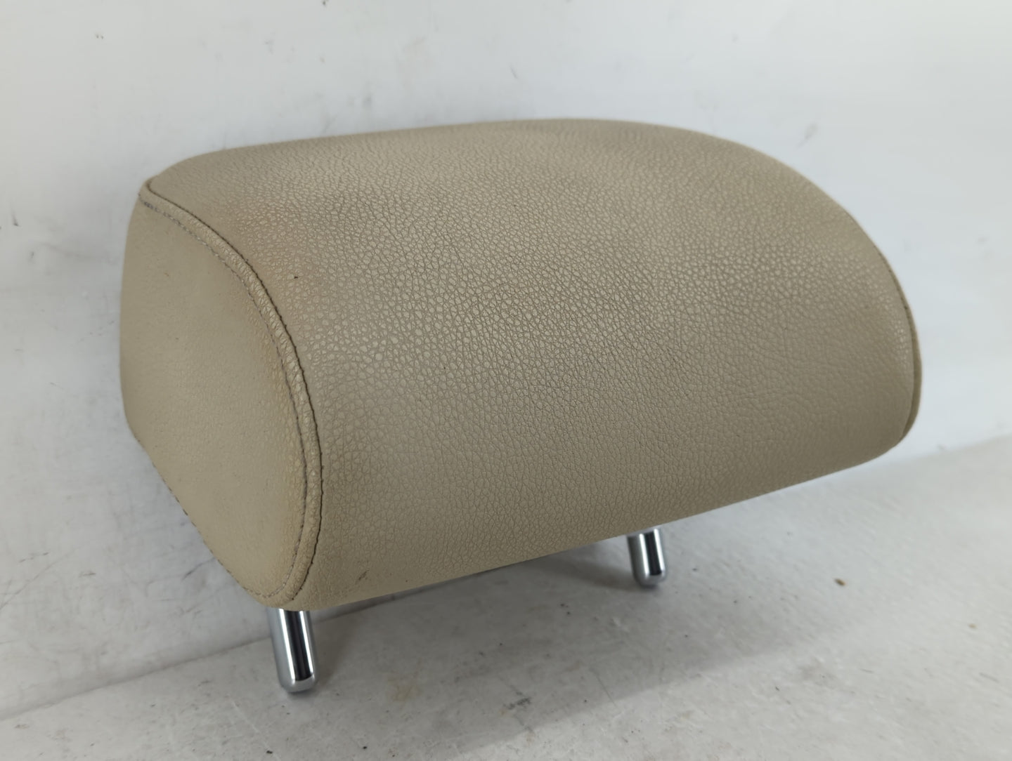2011-2017 Volkswagen Jetta Headrest Head Rest Rear Center Seat Fits Fits 2011 2012 2013 2014 2015 2016 2017 OEM Used Auto Pa