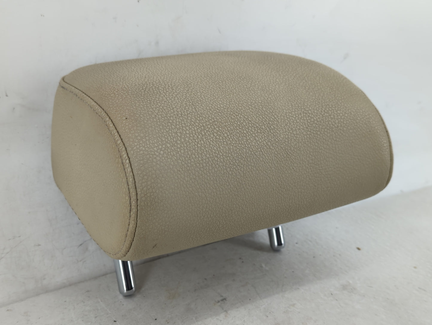 2011-2017 Volkswagen Jetta Headrest Head Rest Rear Center Seat Fits Fits 2011 2012 2013 2014 2015 2016 2017 OEM Used Auto Pa