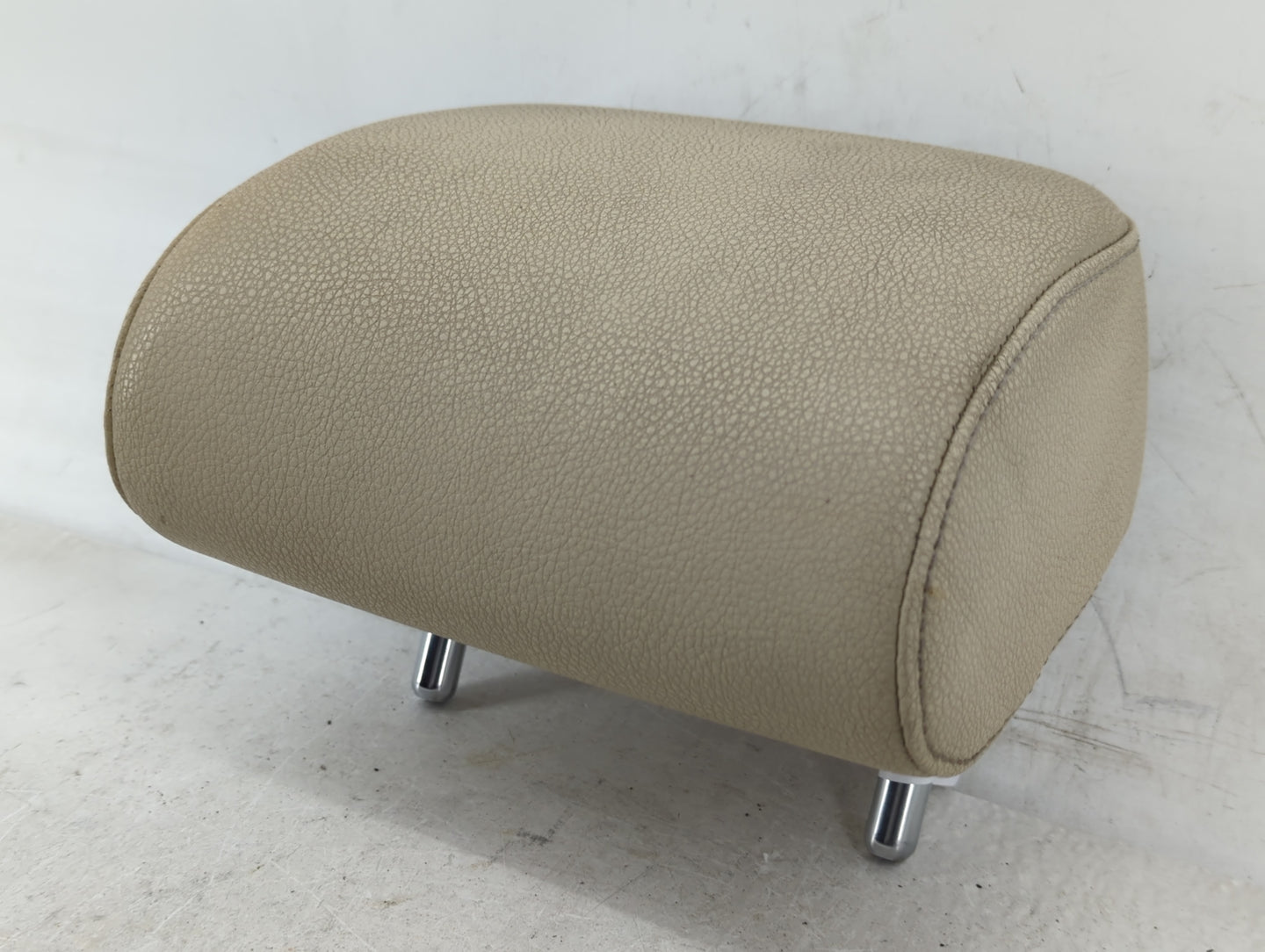 2011-2017 Volkswagen Jetta Headrest Head Rest Rear Center Seat Fits Fits 2011 2012 2013 2014 2015 2016 2017 OEM Used Auto Pa