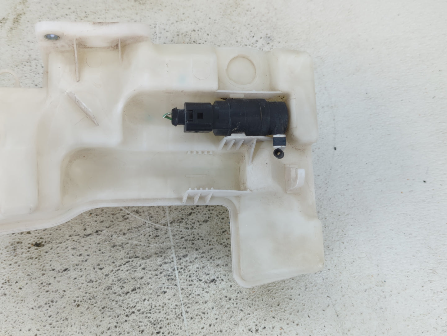 2011-2018 Volkswagen Jetta Windshield Washer Fluid Reservoir Bottle Oem - Oemusedautoparts1.com