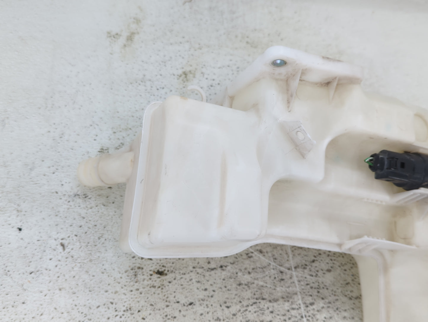 2011-2018 Volkswagen Jetta Windshield Washer Fluid Reservoir Bottle Oem - Oemusedautoparts1.com