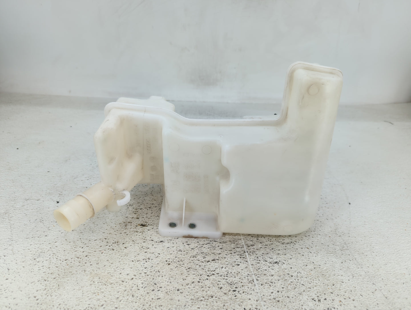 2011-2018 Volkswagen Jetta Windshield Washer Fluid Reservoir Bottle Oem - Oemusedautoparts1.com