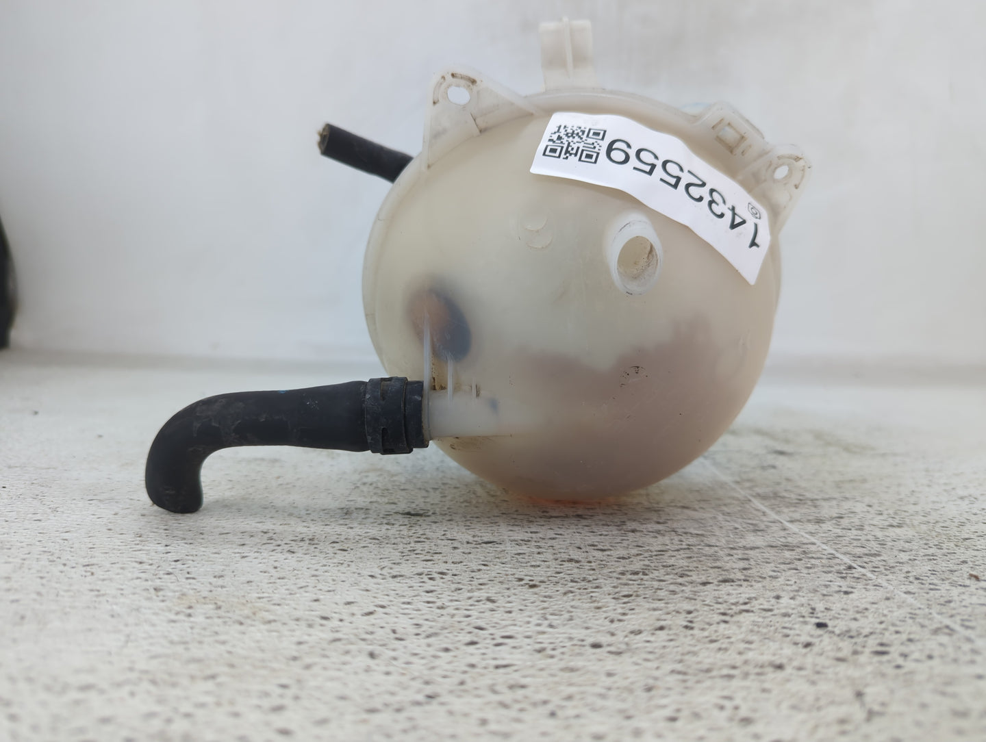 2005 Volkswagen Jetta Radiator Coolant Overflow Expansion Tank Bottle 1432559 - Oemusedautoparts1.com