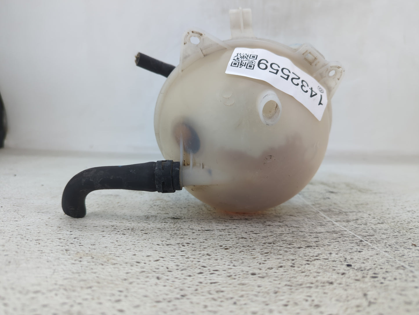 2005 Volkswagen Jetta Radiator Coolant Overflow Expansion Tank Bottle 1432559 - Oemusedautoparts1.com