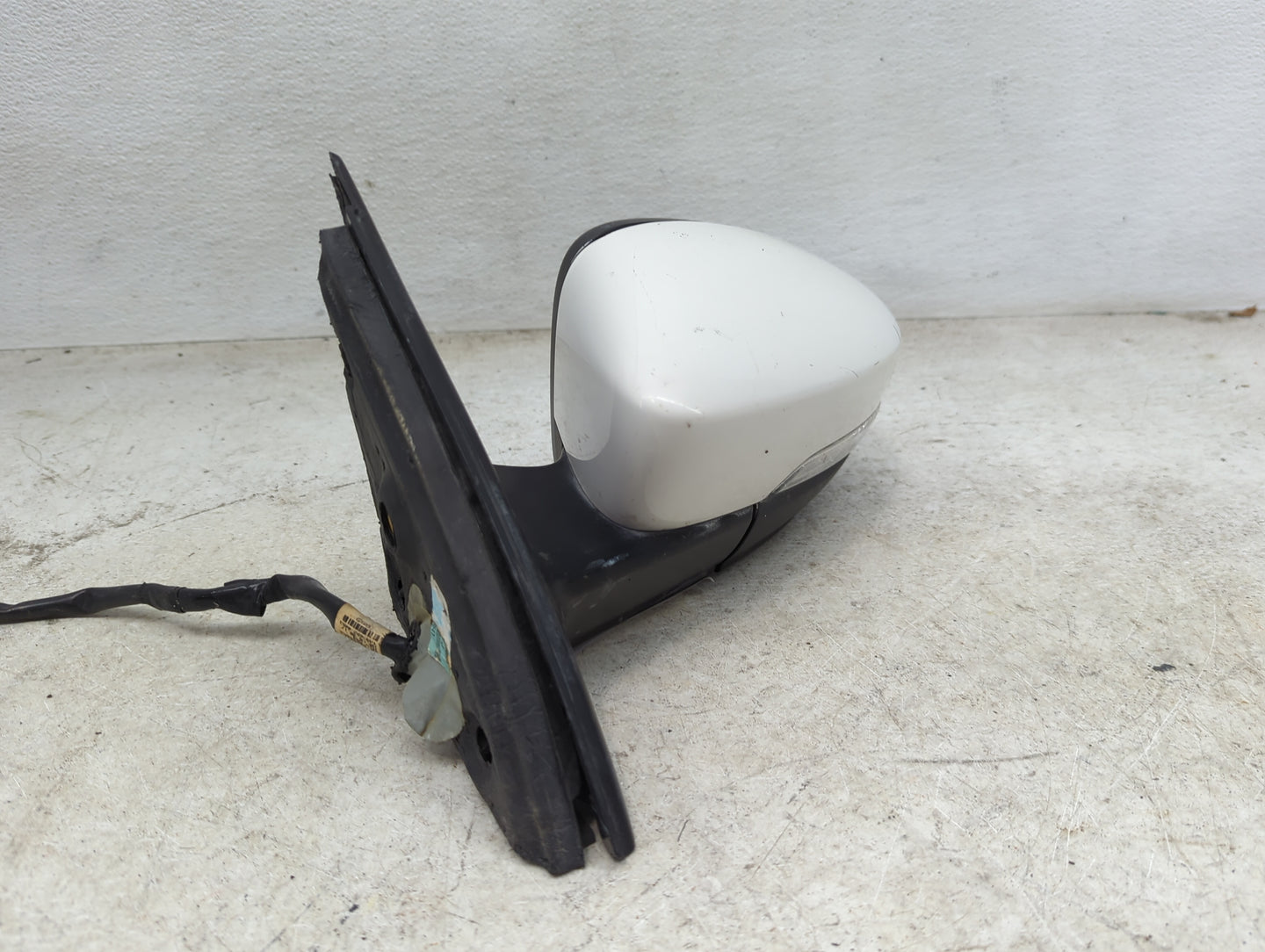2011-2016 Volkswagen Jetta Driver Side View Mirror - Left Door Mirror OEM Used - Oemusedautoparts1.com